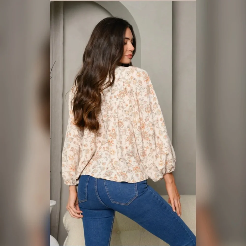 LAST 3️⃣ CREAM LONG SLEEVE FLORAL TOP - Picture 3 of 3